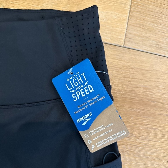 Brooks Women’s Method 8" Short Tight black - Picture 2 of 5
